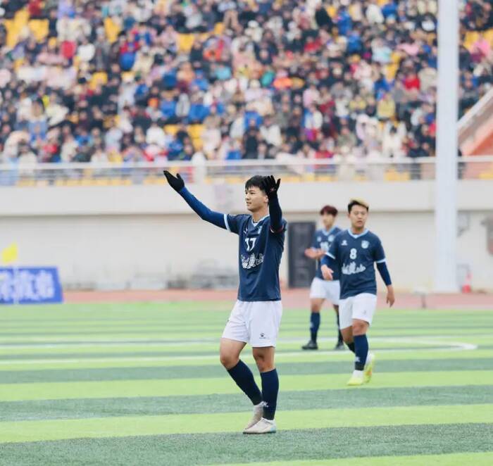 九游娱乐官网-央视《天下足球》关注泰安！王子安康此粒世界波入选本期“一周十佳进球” 位列第六